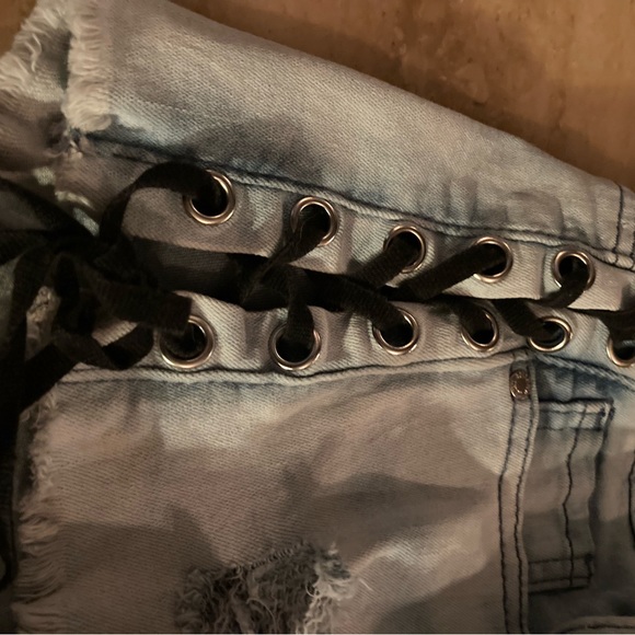 Jean Booty shorts - Picture 2 of 4